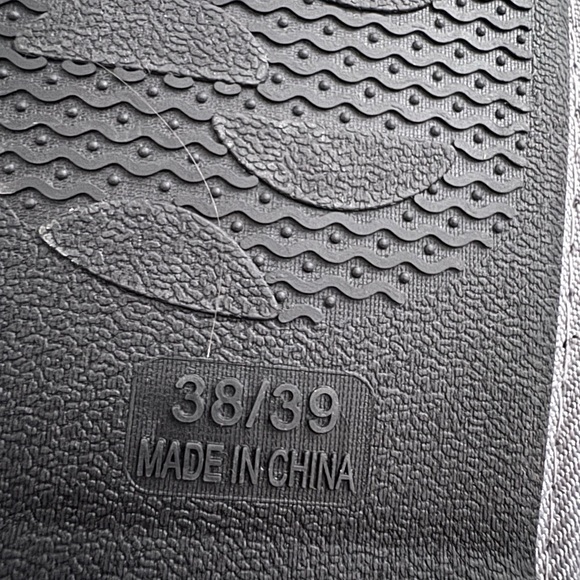 Cozy Gray Faux Fur Women's Slippers - Picture 4 of 6